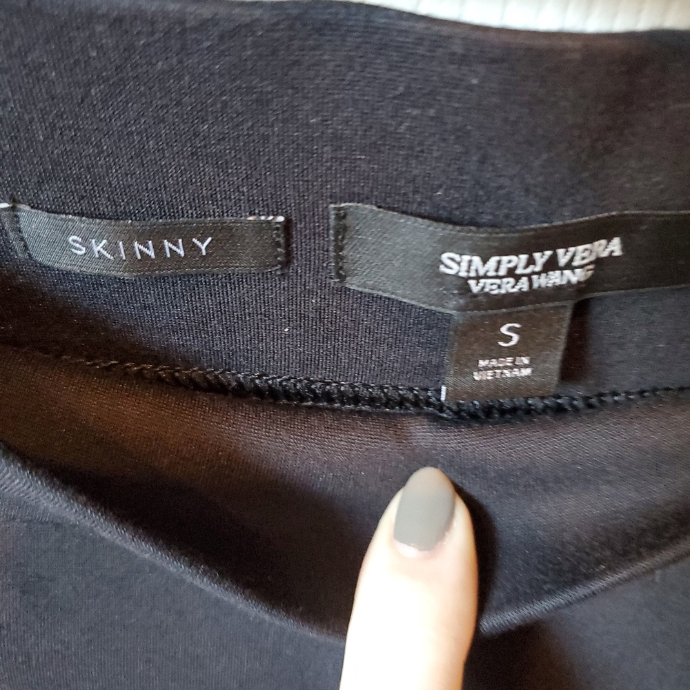 Simply Vera Wang black leggings - Picture 2 of 6